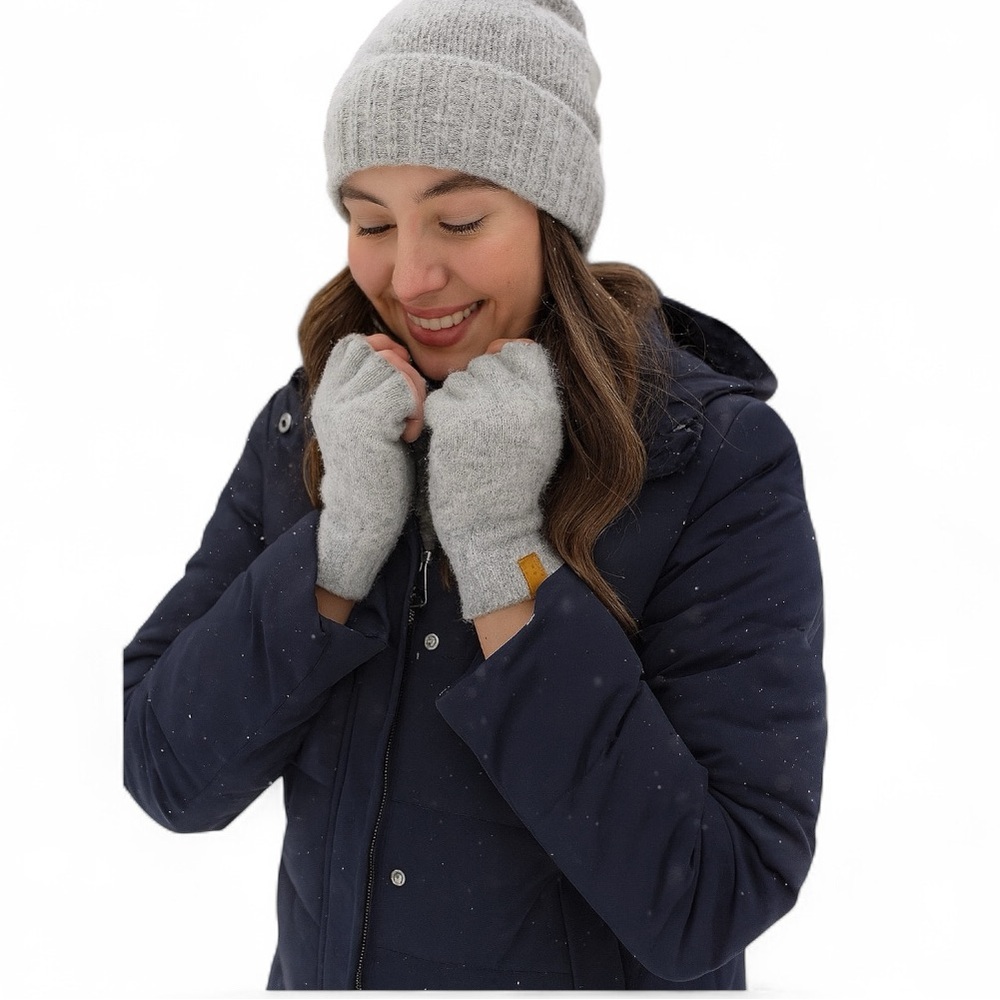 VINCE Cashmere Blend Fingerless Ribbed Cuff Gloves Light Gray One Size Brand New